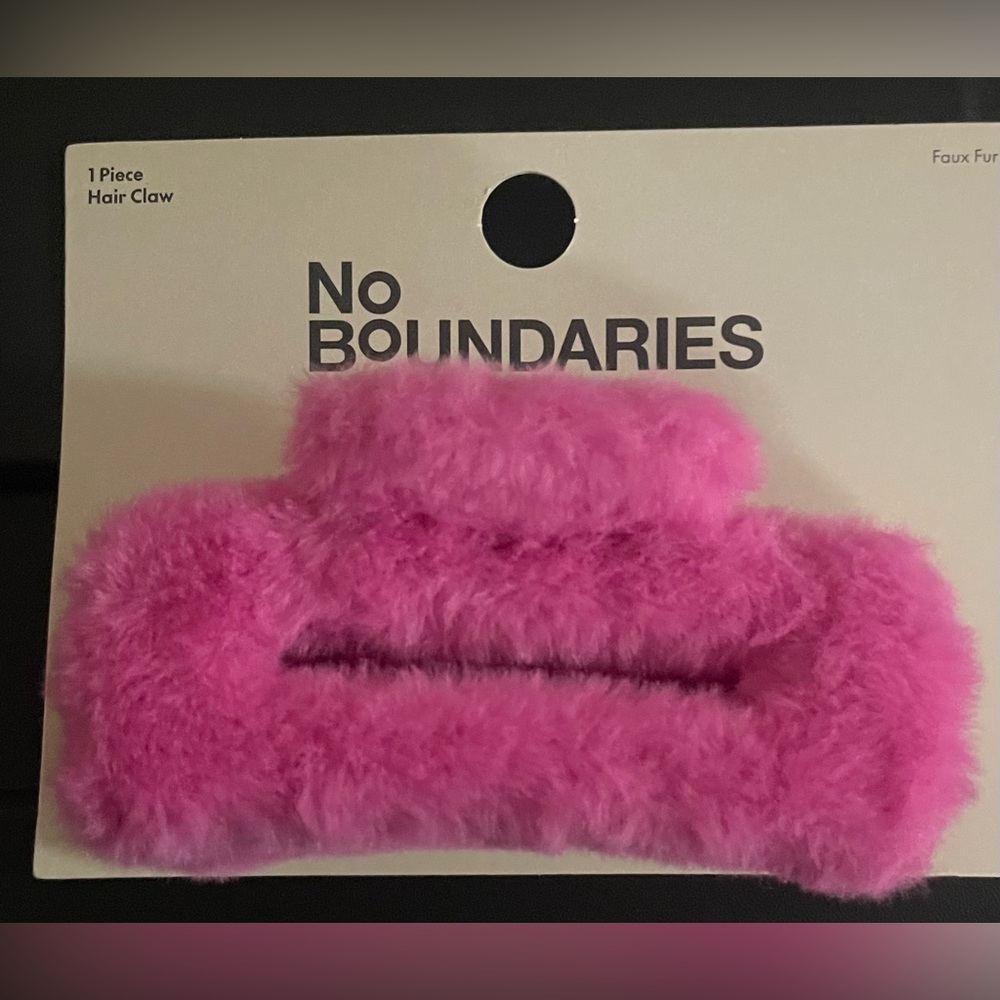 🔴 3/$12 No Boundaries Pink‎ Faux Fur Hair Claw! NWT!